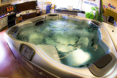 Logo of Emerald Outdoor Living