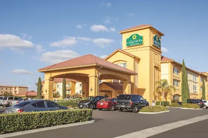 Logo of La Quinta Inn & Suites by Wyndham Paso Robles