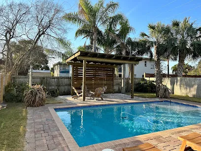 Logo of Paradise Construction of North Florida