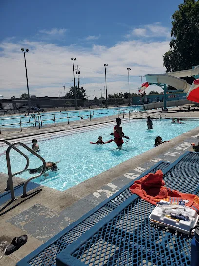 Logo of Sunnyside Community Pool